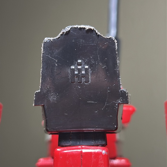 ERTL Vintage Farmall International Harvester 966 - 1/16 scale - Picture 13 of 17